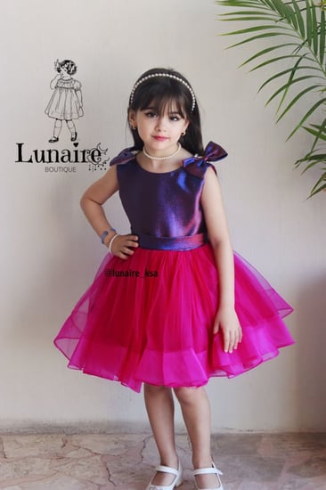 فستان فخم مع إكسسوار الشعر