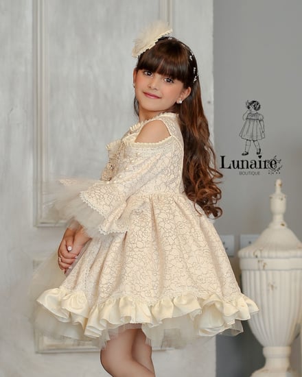 فستان بتصميم فكتوري مع اكسسوار السعر