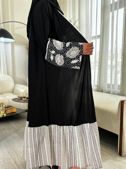 عباية كريب لنن سوداء أنيقة من متجر هيا