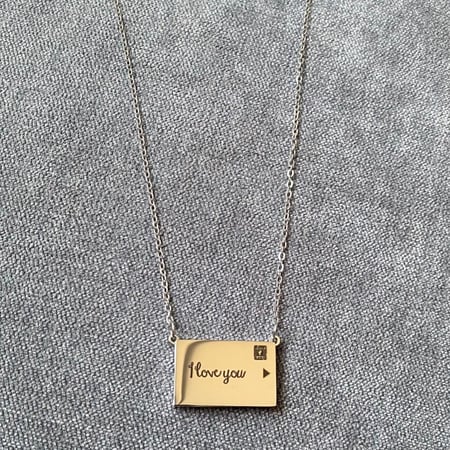 قلادة الصور المطلية | تصميم مميز