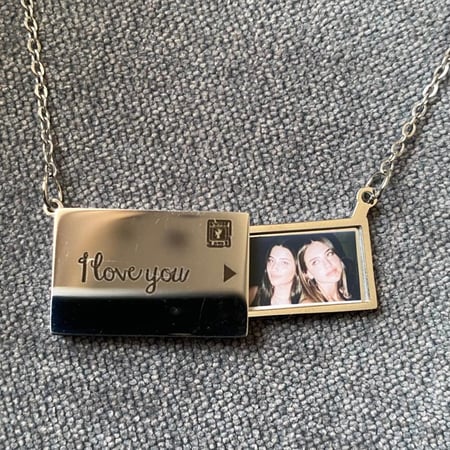 قلادة الصور المطلية | تصميم مميز