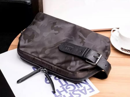 شنطة رجاليه wmno جيشي باللون الاخضر