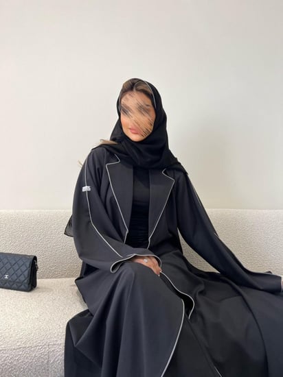 عباية-كريب-اسود-تايواني-نص-كلوش-رصاصي