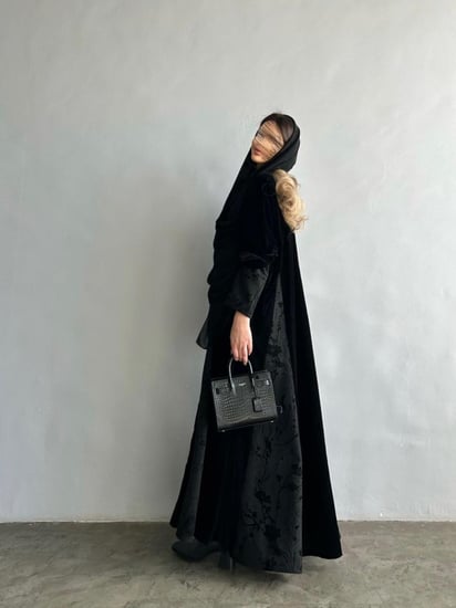 عباية مخمل اسود