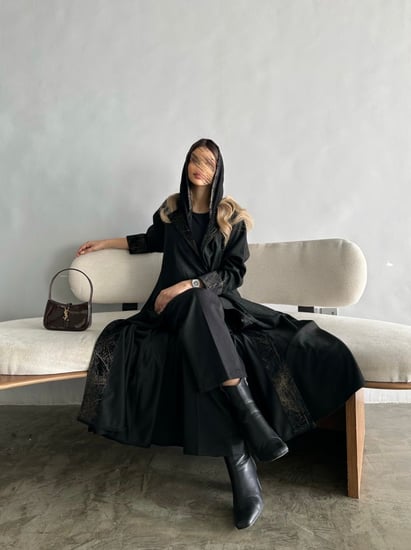 عباية شامواه اسود بتطريز دهبي  عبايات شتوية