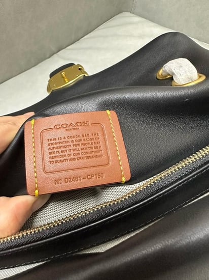 كوتش تابي لوقو ذهبي