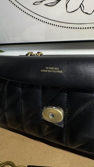 كوتش تابي لوقو ذهبي