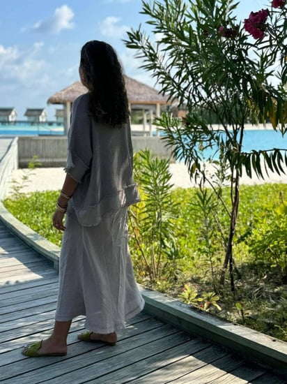 طقم قطعتين فستان بلا أكمام و بلوزه