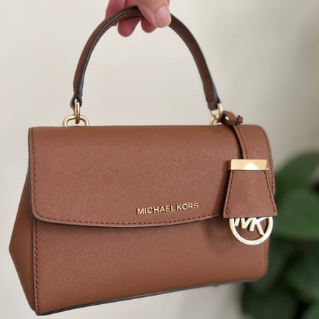 شنطة مايكل كورس بني Ava crossbody
