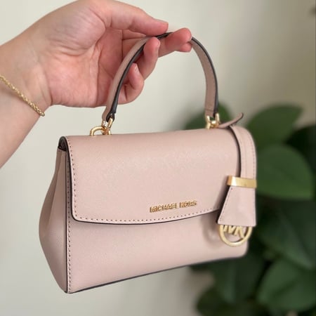 شنطة مايكل كورس وردي Ava crossbody