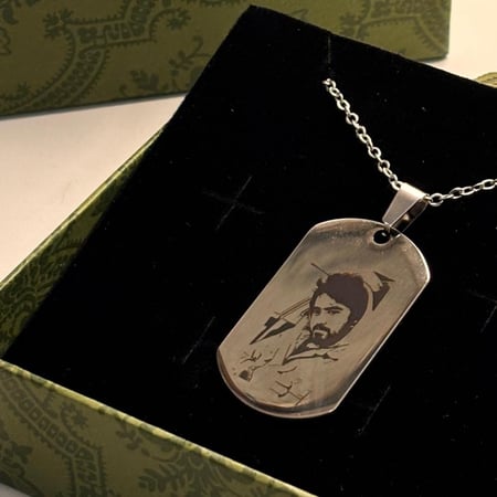 ميدالية معدنية فضية