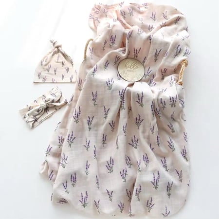 مجموعة الولادة تصميم زهور اللافندر