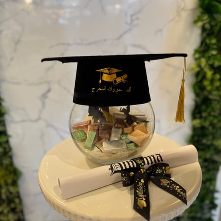هدية تخرج فاخرة بشوكولاتة باتشي وقبعة التخرج