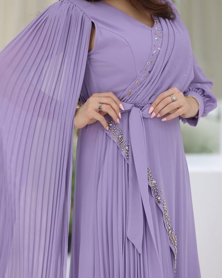 فستان طويل مكسر