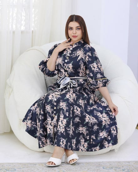 فستان ميد مزين بزراير ملكيه