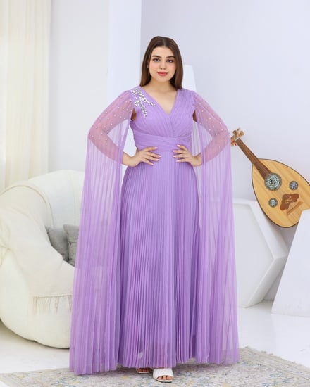 فستان مكسر بأكمام الكيب