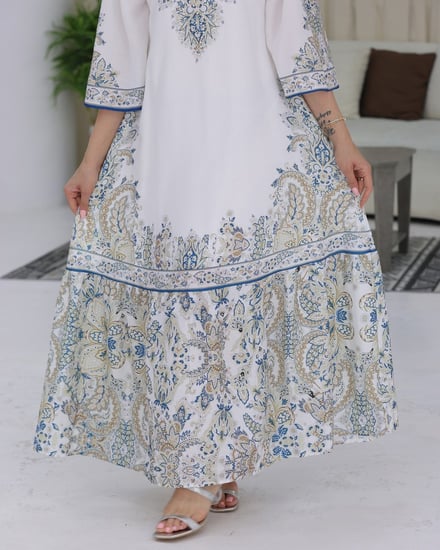 جلابيه ابيض بتشجيره أنيقه