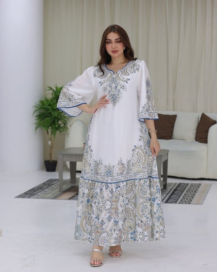 جلابيه ابيض بتشجيره أنيقه