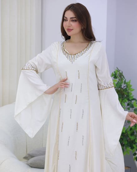 جلابيه طويل مزينه بالفصوص