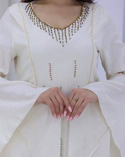 جلابيه طويل مزينه بالفصوص