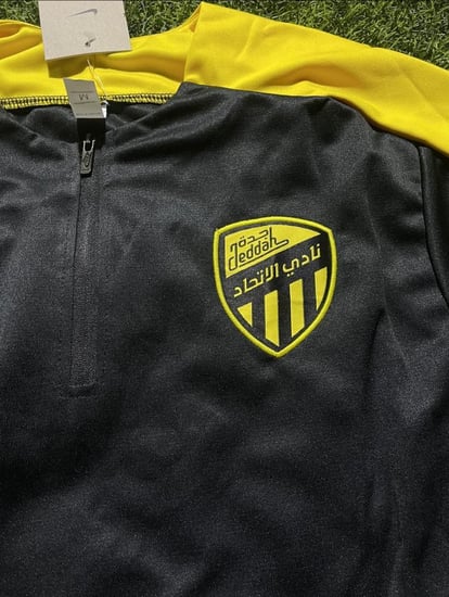 سويتر الاتحاد الاسود
