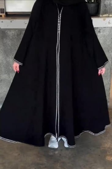 عبايه سوداء فخمة بخامة عالية الجودة لإطلالة راقية