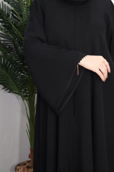 عباية دبل كلوش مصممة بعناية لتمنحك إطلالة فريدة وعصرية