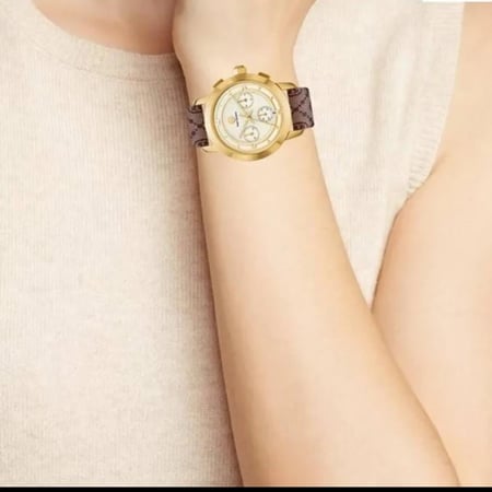 ساعه توري بورش قماش لون بيج مطعم بعودي سقنتشر