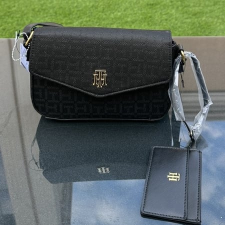 شنطه تومي مع محفظه