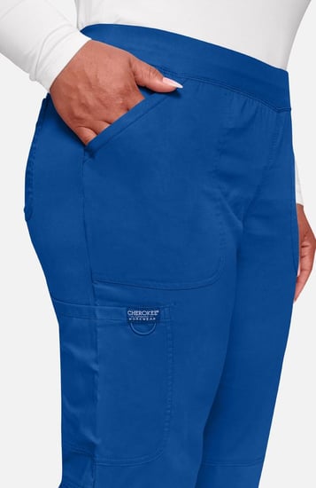 طقم سكراب كامل ماركة شيروكي ورك وير ريڤلوشن / Revolution by Cherokee Workwear Women's V-Neck Solid Scrub Top  /  Women's Elastic Waist Cargo Pocket Scrub Pant