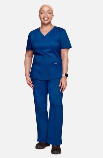 طقم سكراب كامل ماركة شيروكي ورك وير ريڤلوشن / Revolution by Cherokee Workwear Women's V-Neck Solid Scrub Top  /  Women's Elastic Waist Cargo Pocket Scrub Pant