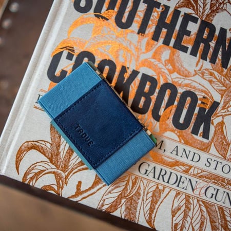 محفظة بطاقات باللون الأخضر و الأزرق من تروف