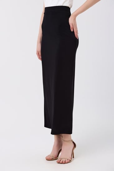 تنورة كريب ناعم اسود