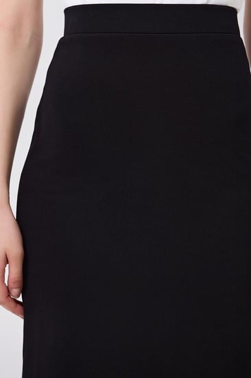 تنورة كريب ناعم اسود