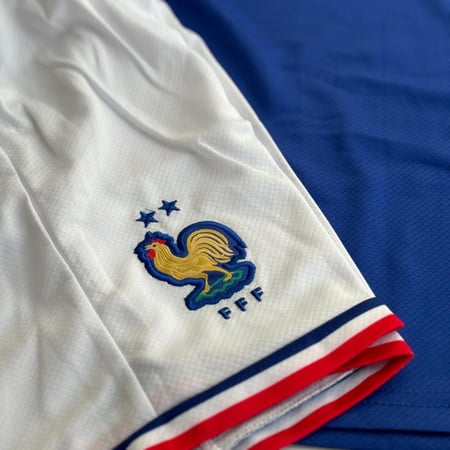 طقم منتخب فرنسا الاساسي 2024-2025