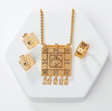 نص طقم تراث عيار 21 قيراط من تراث العماري