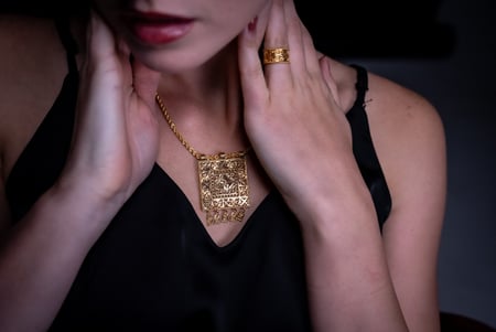 نص طقم تراث عيار 21 قيراط من تراث العماري