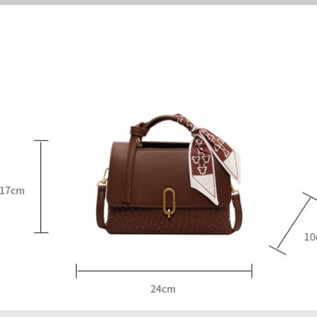 شنطة نسائية باللون البني