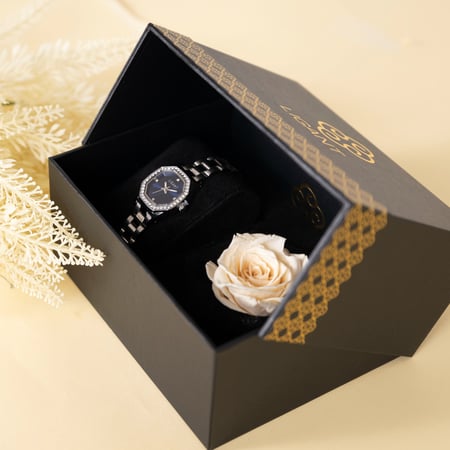 ساعة نسائية من الاستيل باللون الفضي