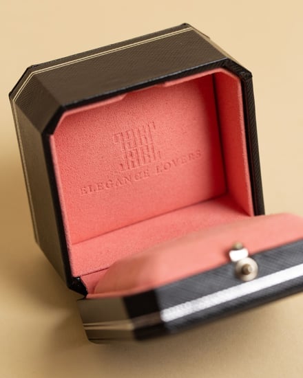 خاتم فضة White Oval مطلي ذهب مُرصّع بحجر المويسنايت ماركة Elegance Lovers