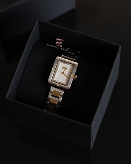 ساعة نسائية ماركة دكني NY6677