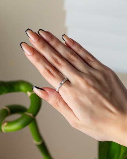 خاتم فضة White Eternity مطلي ذهب مُرصّع بحجر المويسنايت ماركة Elegance Lovers