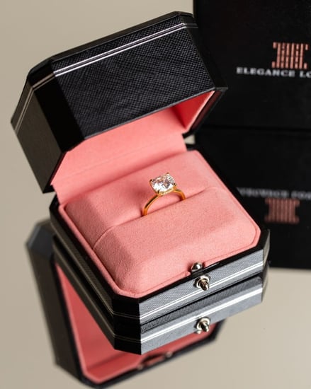 خاتم فضة Gold Cushion مطلي ذهب مُرصّع بحجر المويسنايت ماركة Elegance Lovers