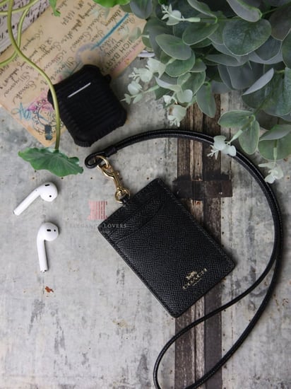 حامل بطاقات/كارد هولدر ماركة كوتش - Black ID Holder