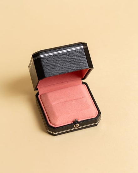 طقم خواتم White Emerlad Set فضة مُرصعة بحجر المويسنايت VVS1 ماركة Elegance Lovers