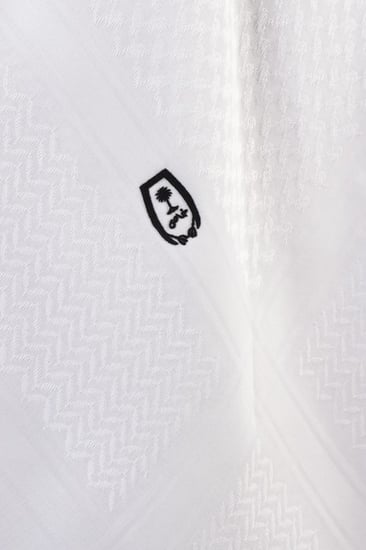 شماغ ملكي خاص كلاسيك أبيض