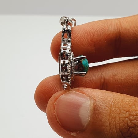 تعليقه حجر  الفيروز الطبيعي مرصع بالزركون السويسري مع سلسة فضة  عيار 925 تصميم انيق