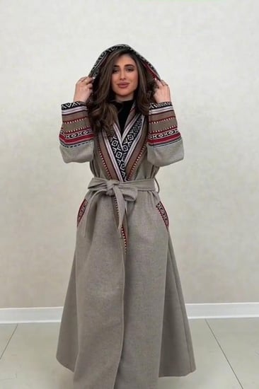 بشت مطرز بالسدو مع شال او قبعة