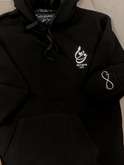 بلوفر ليحتضنك دئمآ بدلا عني مع الحروف والتاريخ