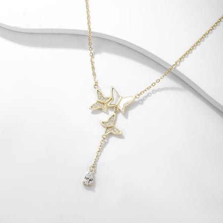 سلسال فضة ثلاثي الفراشات مطلي بالذهب عيار 18 مطعم بقشرة اللؤلؤ - لومي